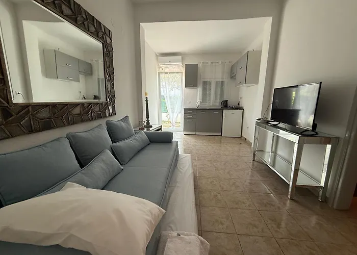 Silot 5 * Néa Fókaia